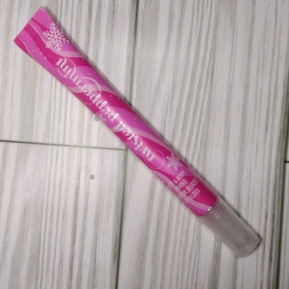 Bath & Body Works Frosted Coconut Snowball Hand Cream & Twisted Peppermint Gloss - Picture 4 of 6